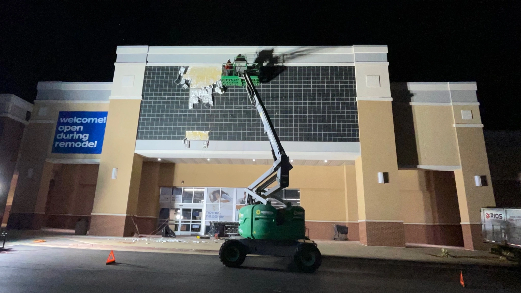 Bed Bath & Beyond Retail Renovation — Exterior removal